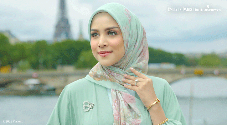 Sambut Serial 'Emily in Paris' Terbaru, Buttonscarves Luncurkan