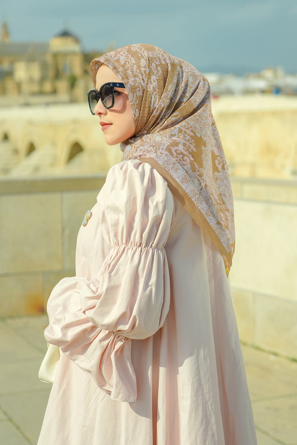 Jual Hijab Motif Buttonscarves The Granada Voile Square - White