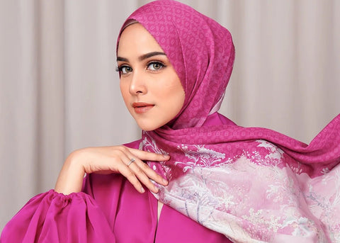 Jilbab yang Cocok dengan Baju Warna Magenta