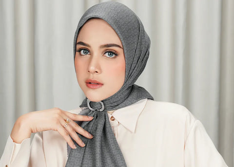 Warna Jilbab yang Cocok untuk Atasan Warna Earth Tone