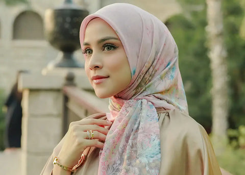 Warna Jilbab yang Cocok dengan Baju Coklat