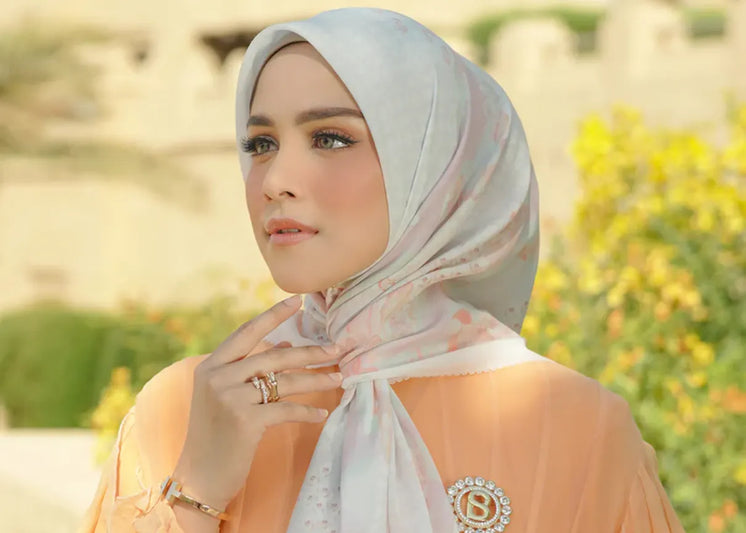 Jilbab yang Cocok untuk Baju warna Orange