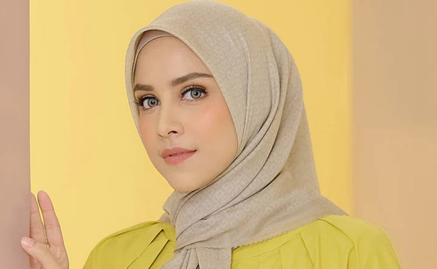 8 Rekomendasi Warna Jilbab yang Cocok untuk Baju Warna Kuning