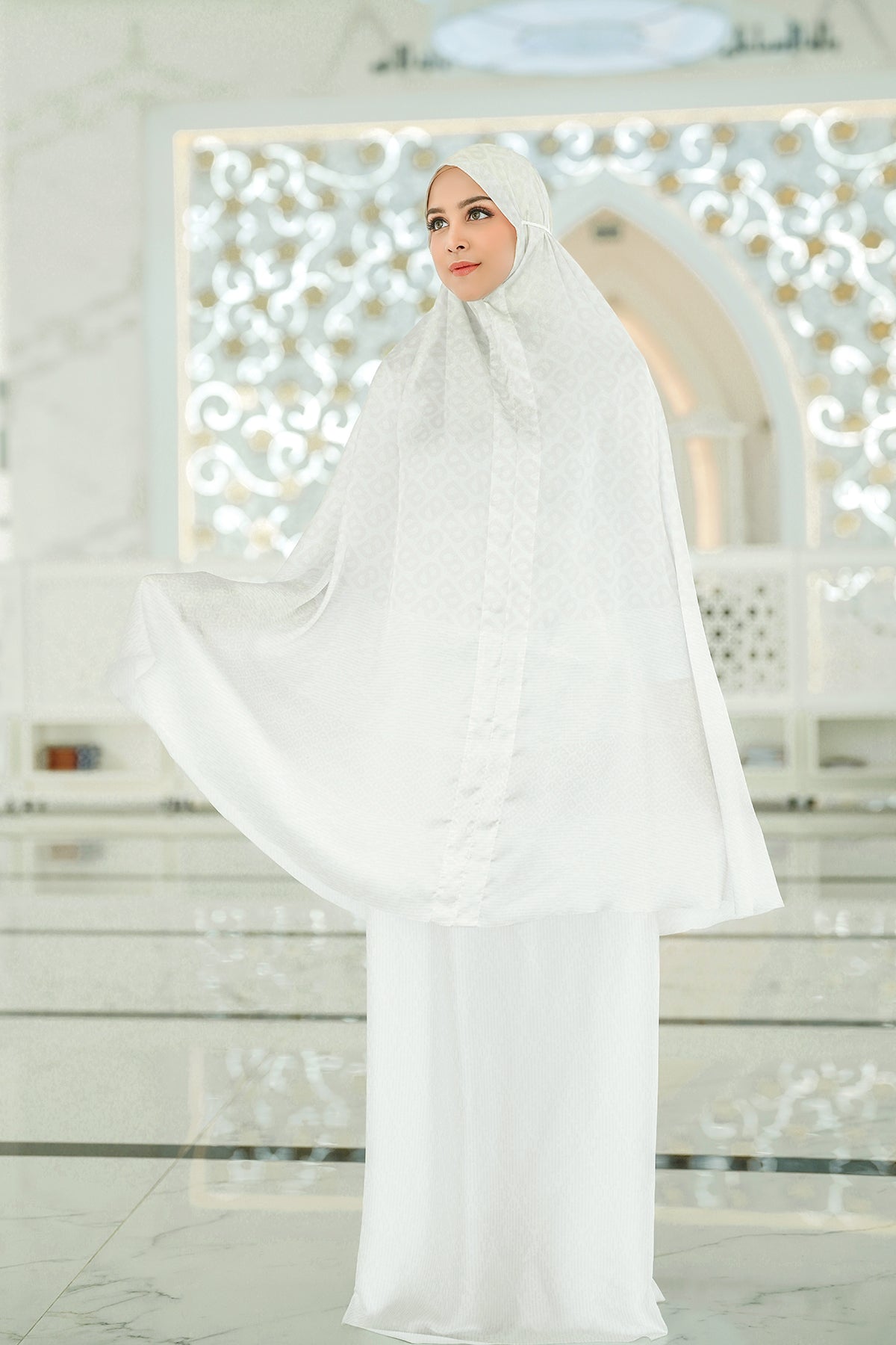 Tapis Abstre Prayer Robe - Pearl