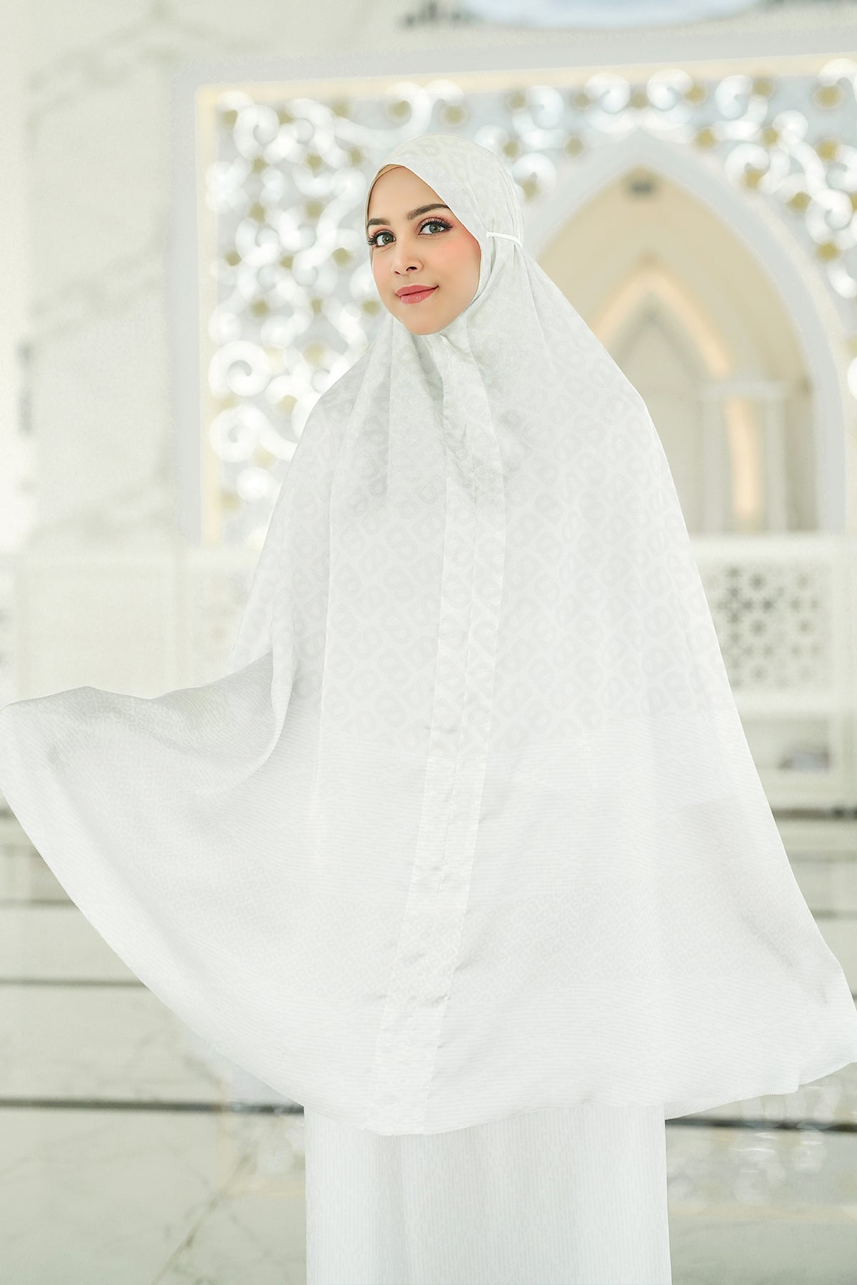 Tapis Abstre Prayer Robe - Pearl