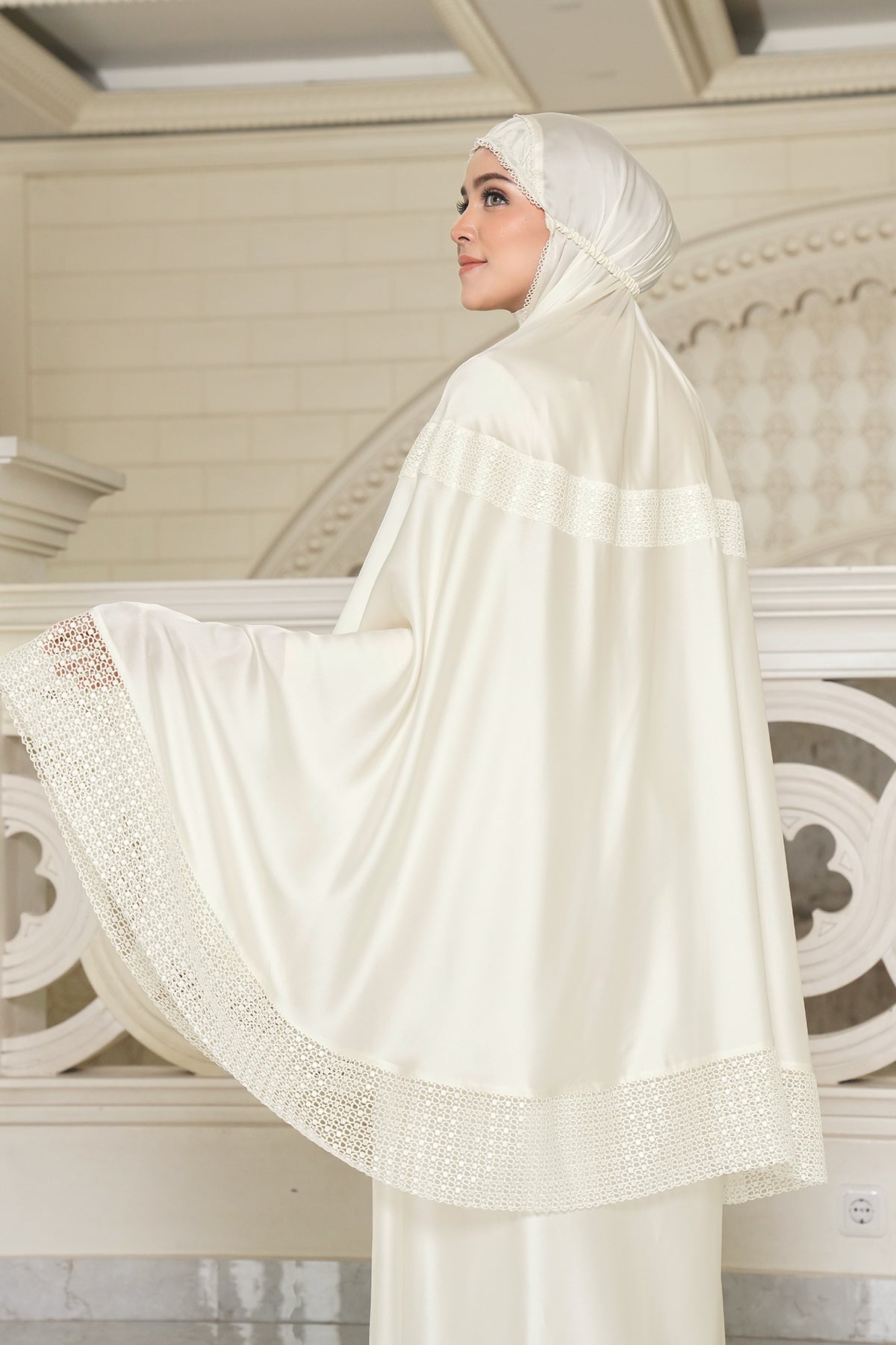 Lavish Prayer Robe - Cream