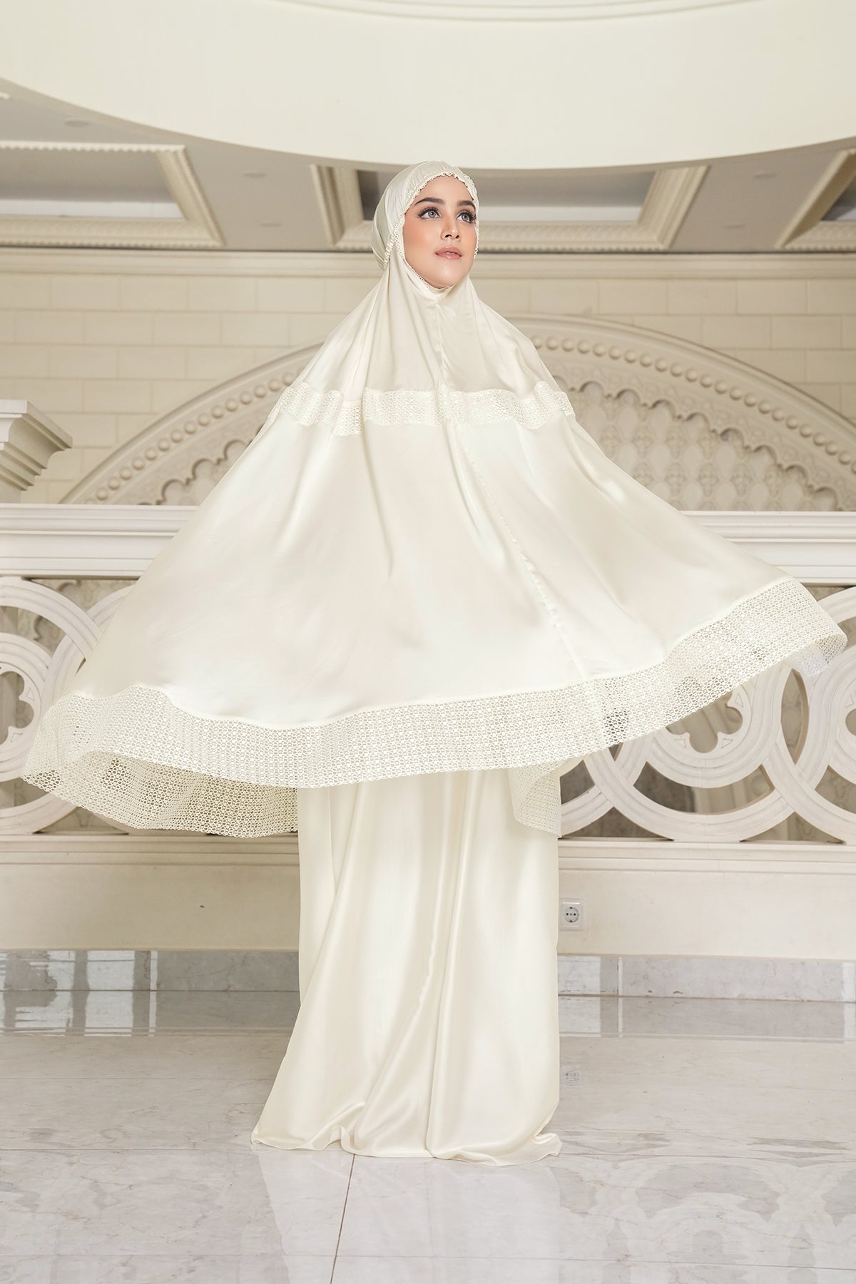 Lavish Prayer Robe - Cream