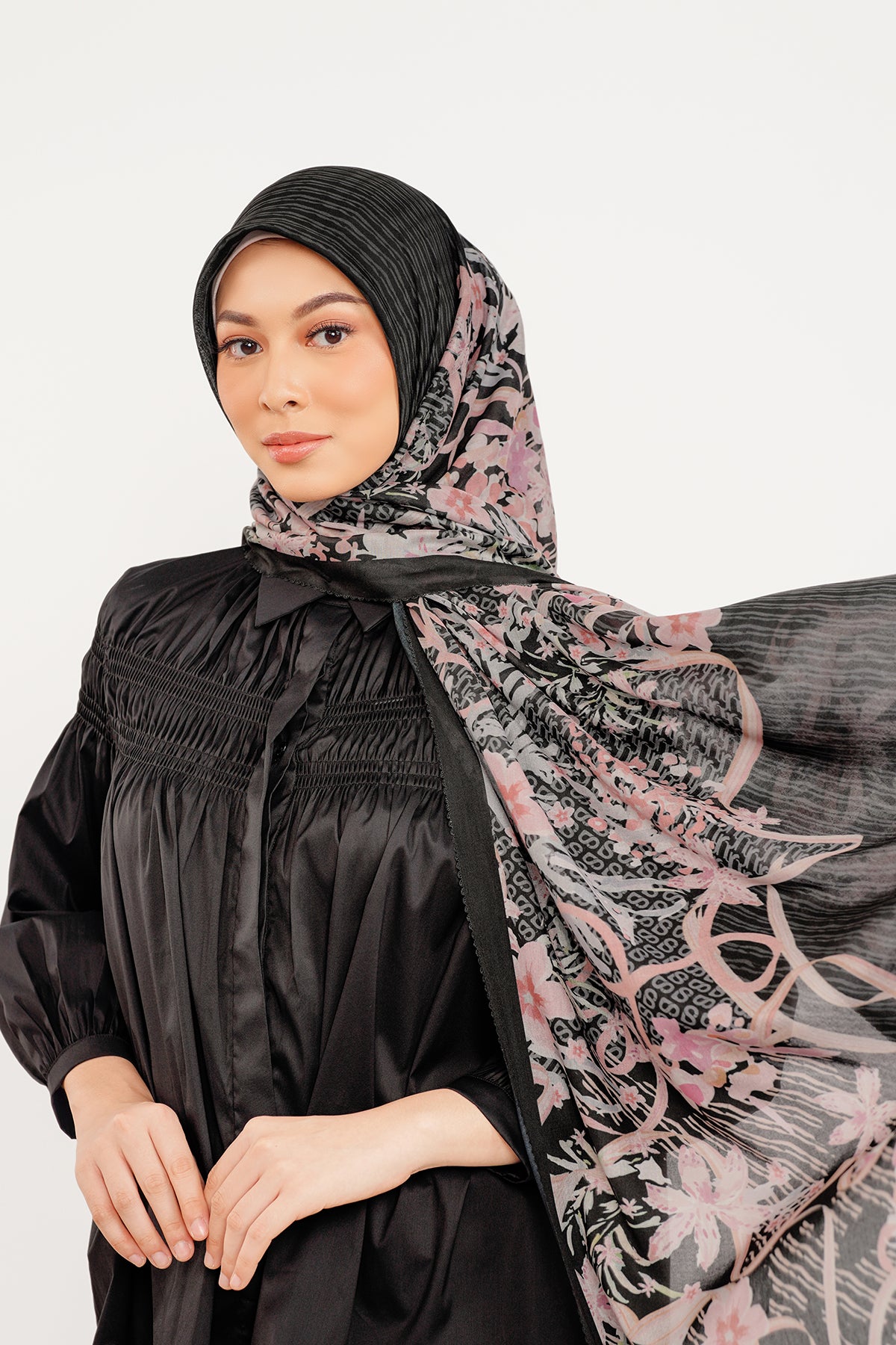 Paradiso Square - Charcoal – Buttonscarves