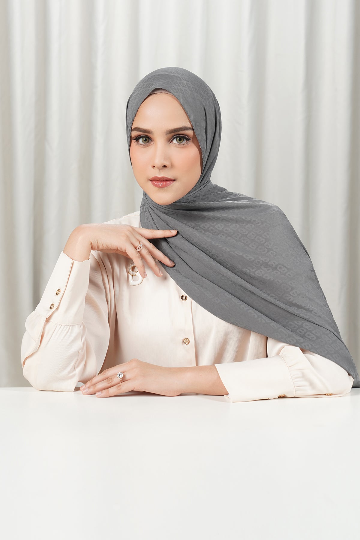 Tapis Satin Jacquard Shawl - Charcoal Gray