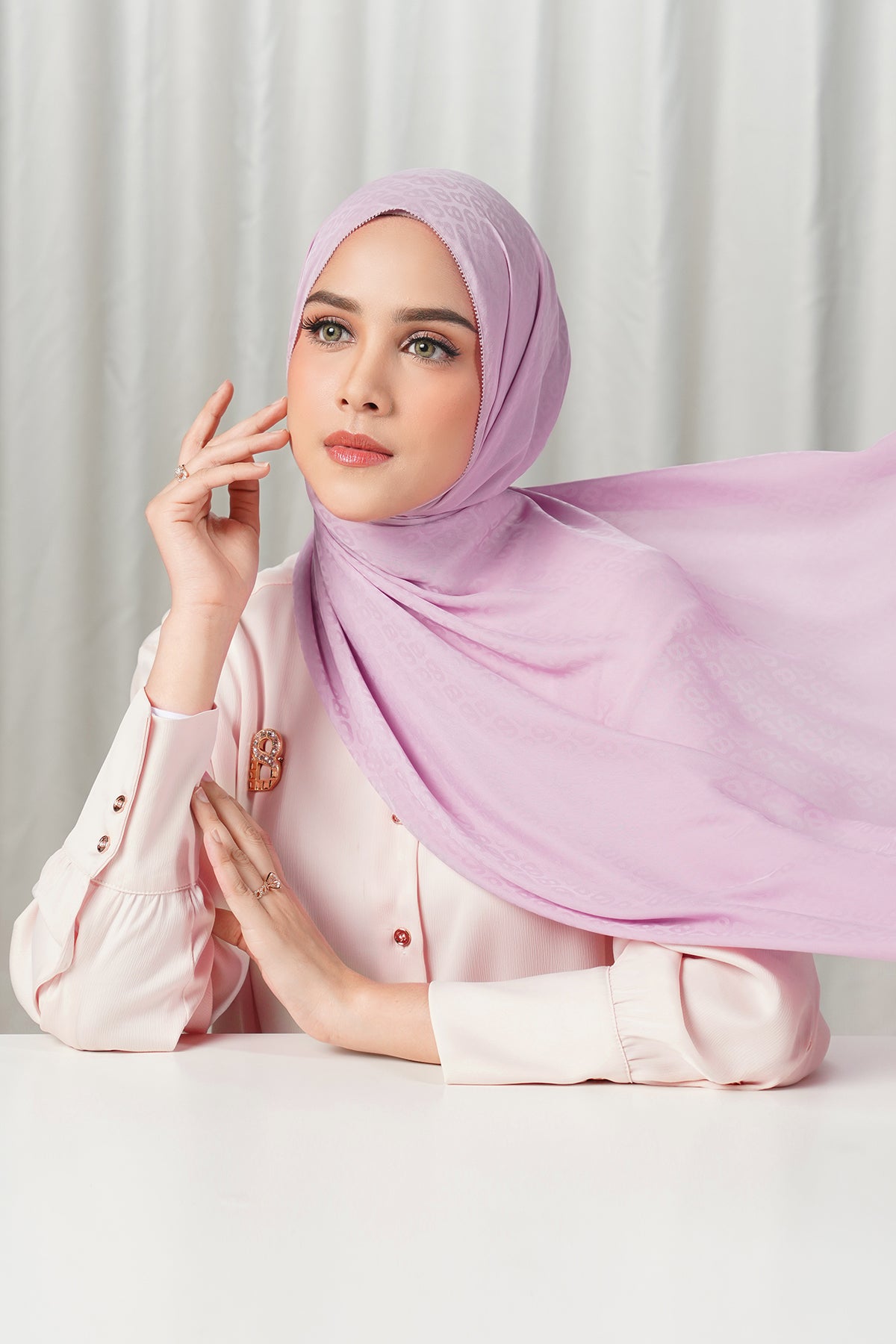 Tapis Satin Jacquard Shawl - Mauve Shadow