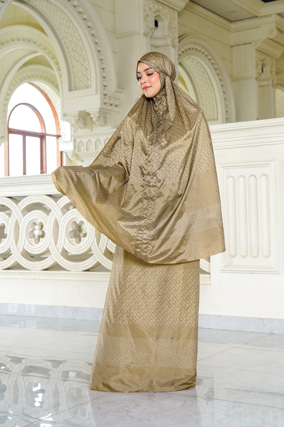 Wicker Capsule Prayer Robe - Olive