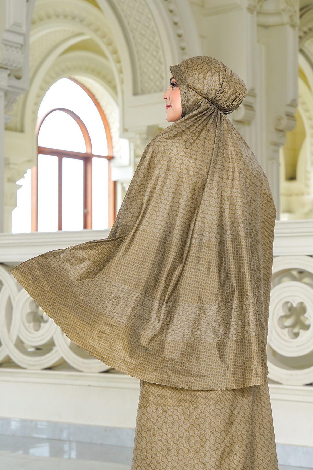 Wicker Capsule Prayer Robe - Olive