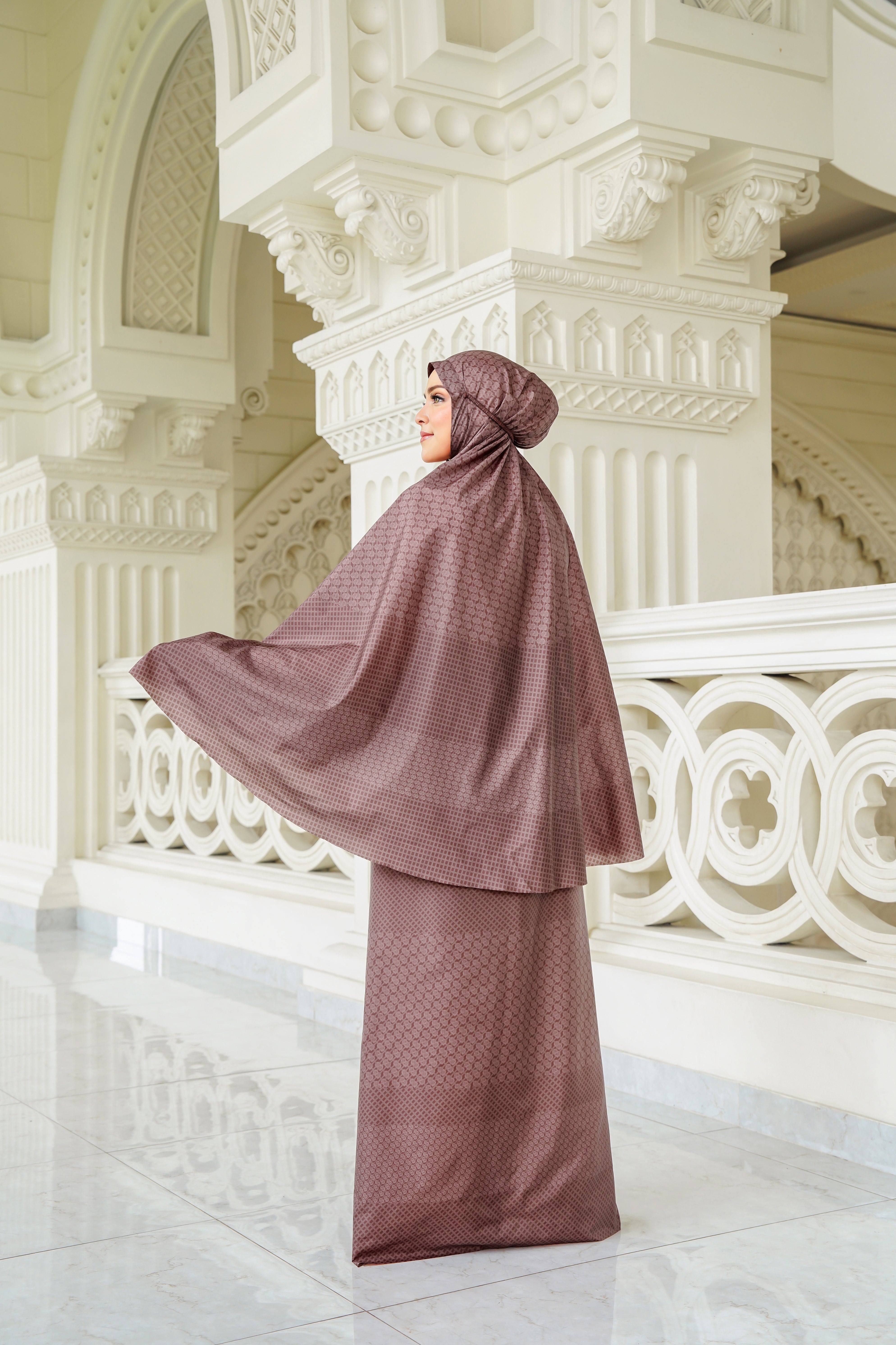 Wicker Capsule Prayer Robe - Redwood