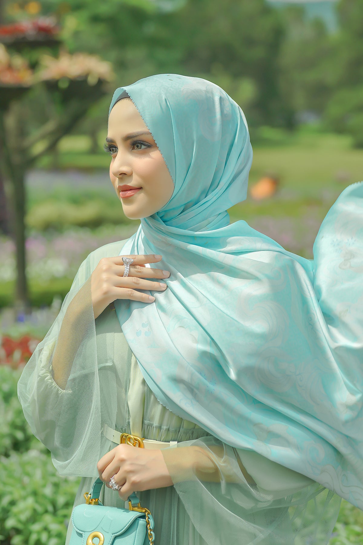 The Friendship Satin Shawl - Lyra