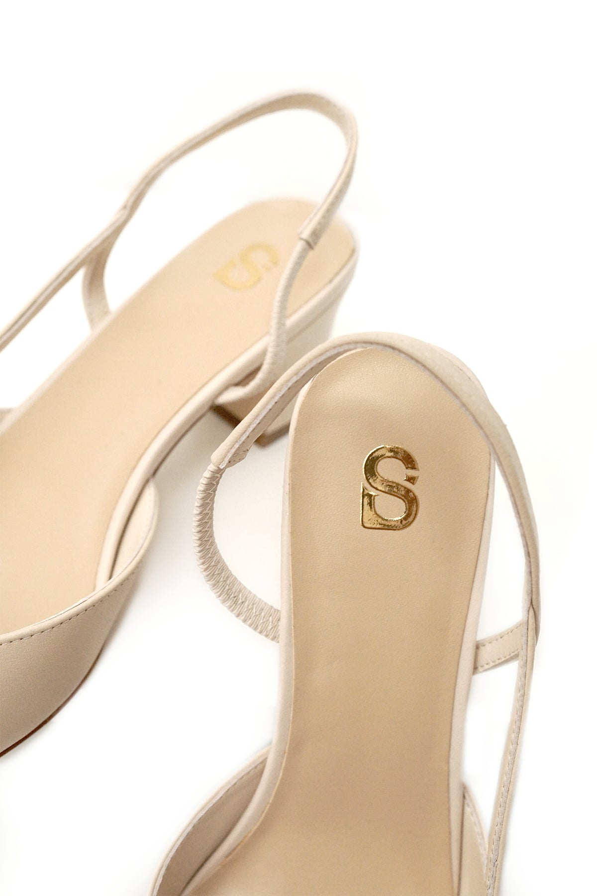 Kylie Mid Heel Shoes Khaki Buttonscarves