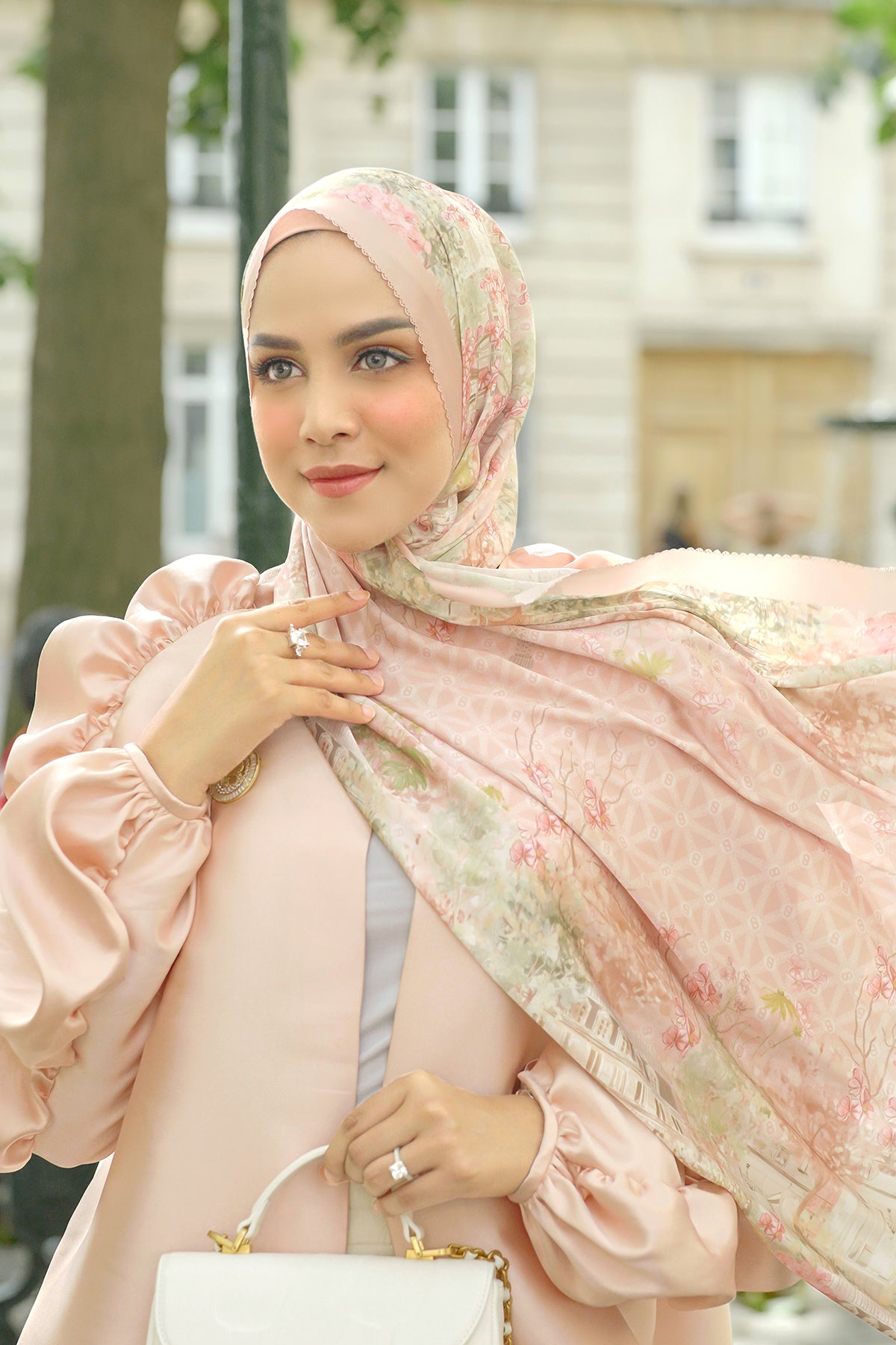 The Parisian Satin Shawl - Douce