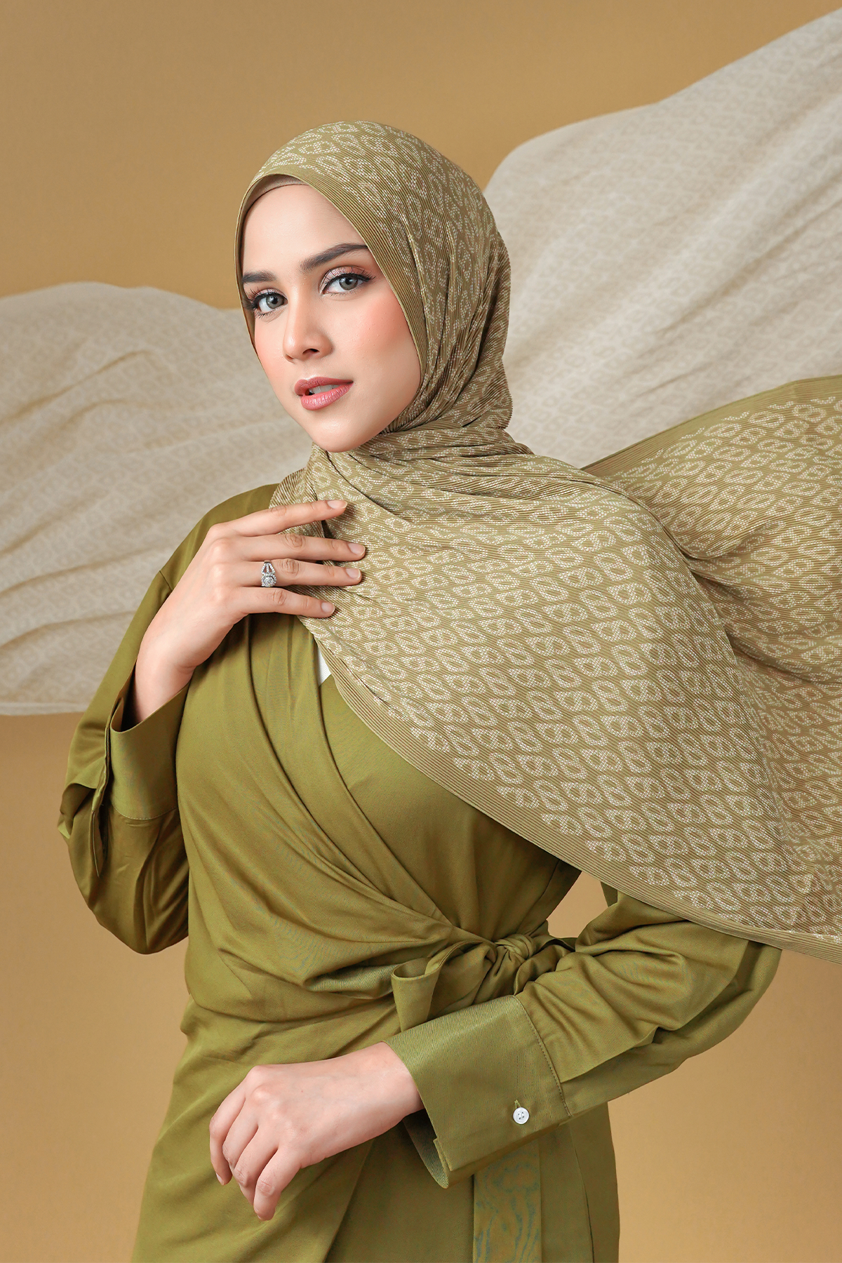 Tapis Pleated Shawl - Olive