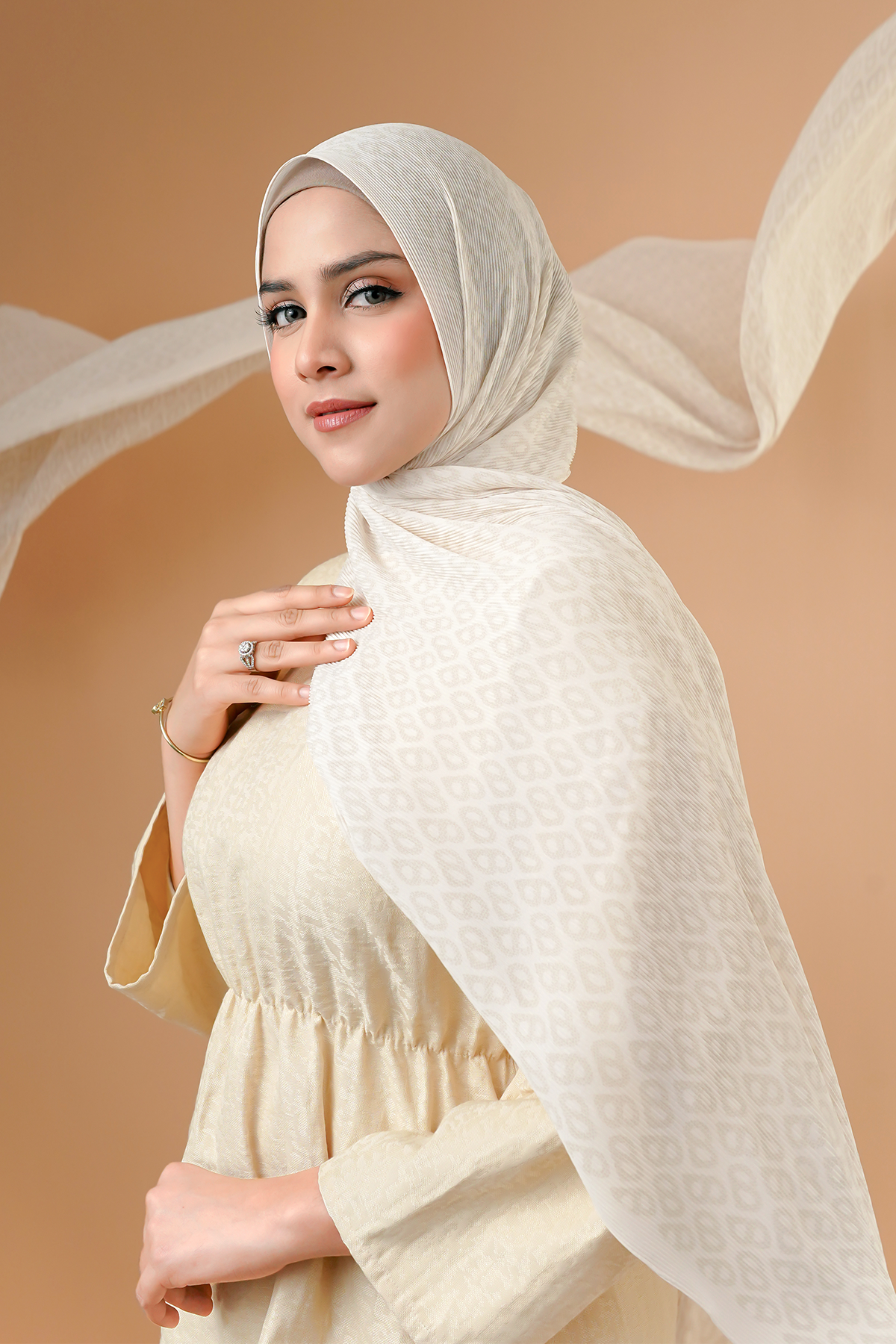 Tapis Pleated Shawl - Vanilla