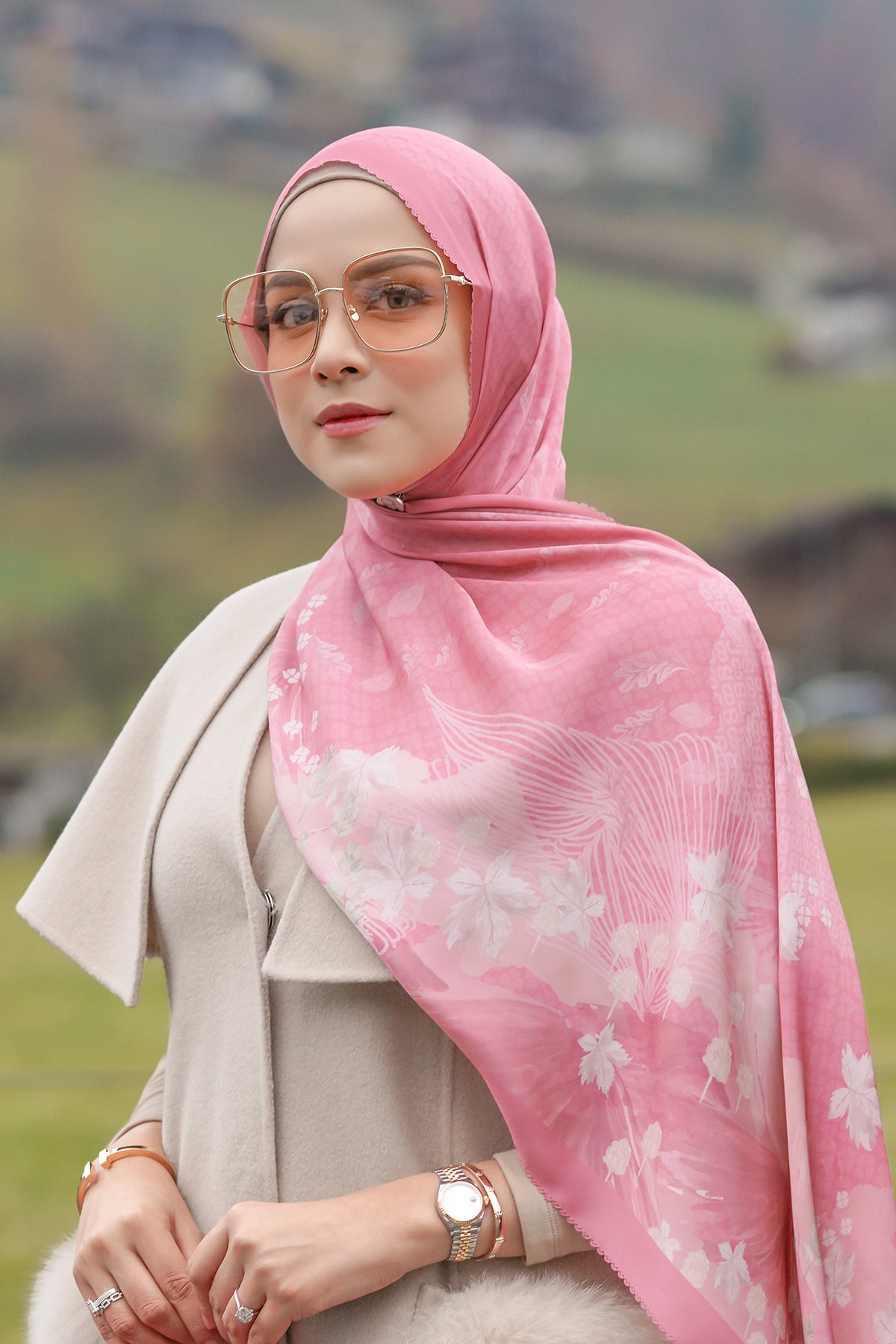 Iseltwald Satin Shawl - Deep Pink