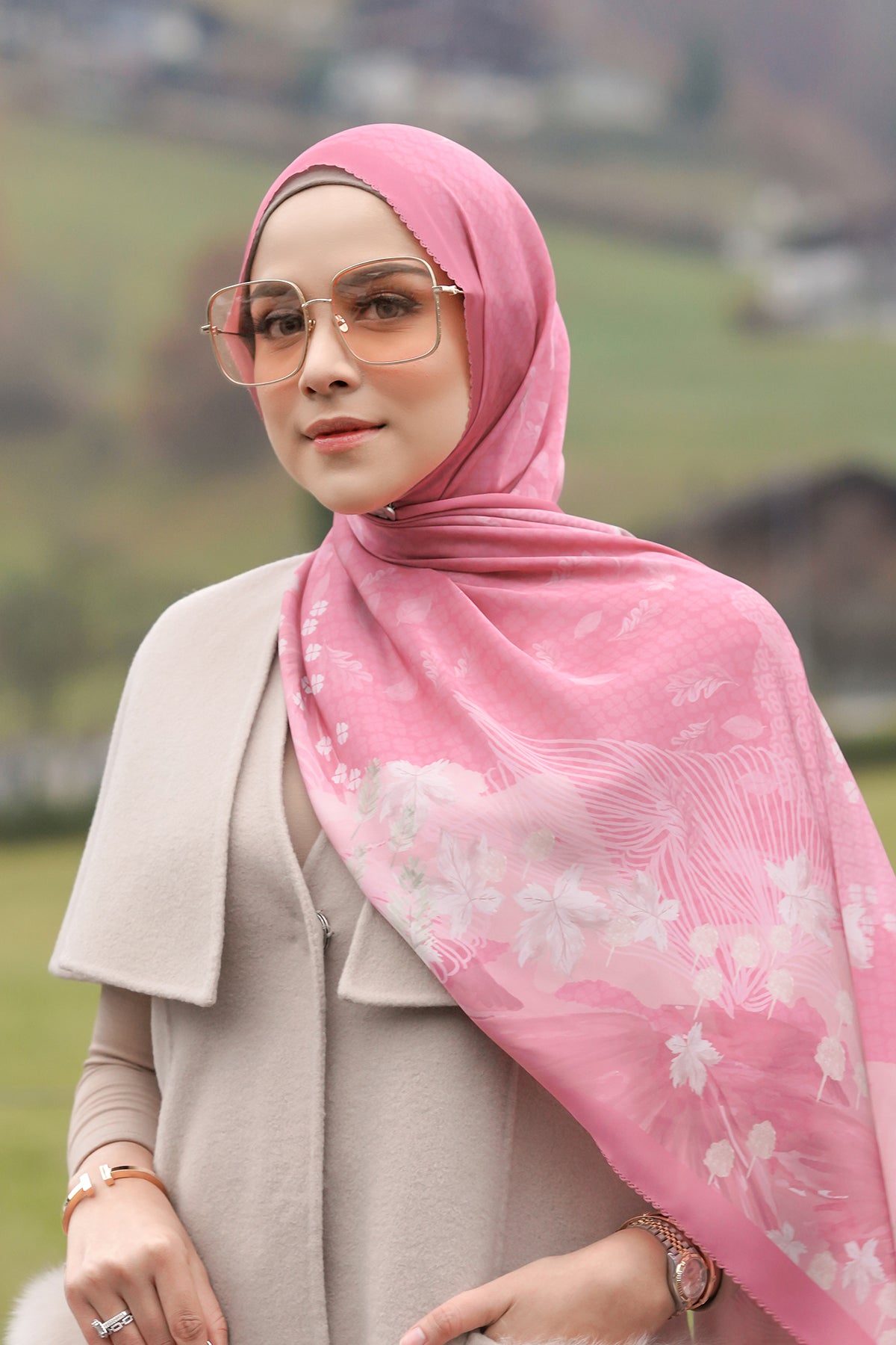 Iseltwald Satin Shawl - Deep Pink