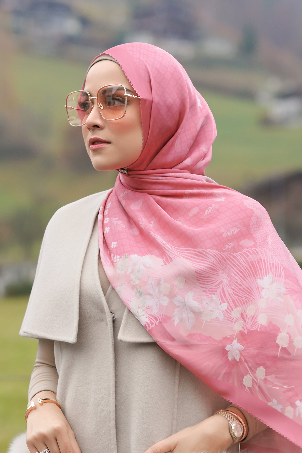 Iseltwald Satin Shawl - Deep Pink